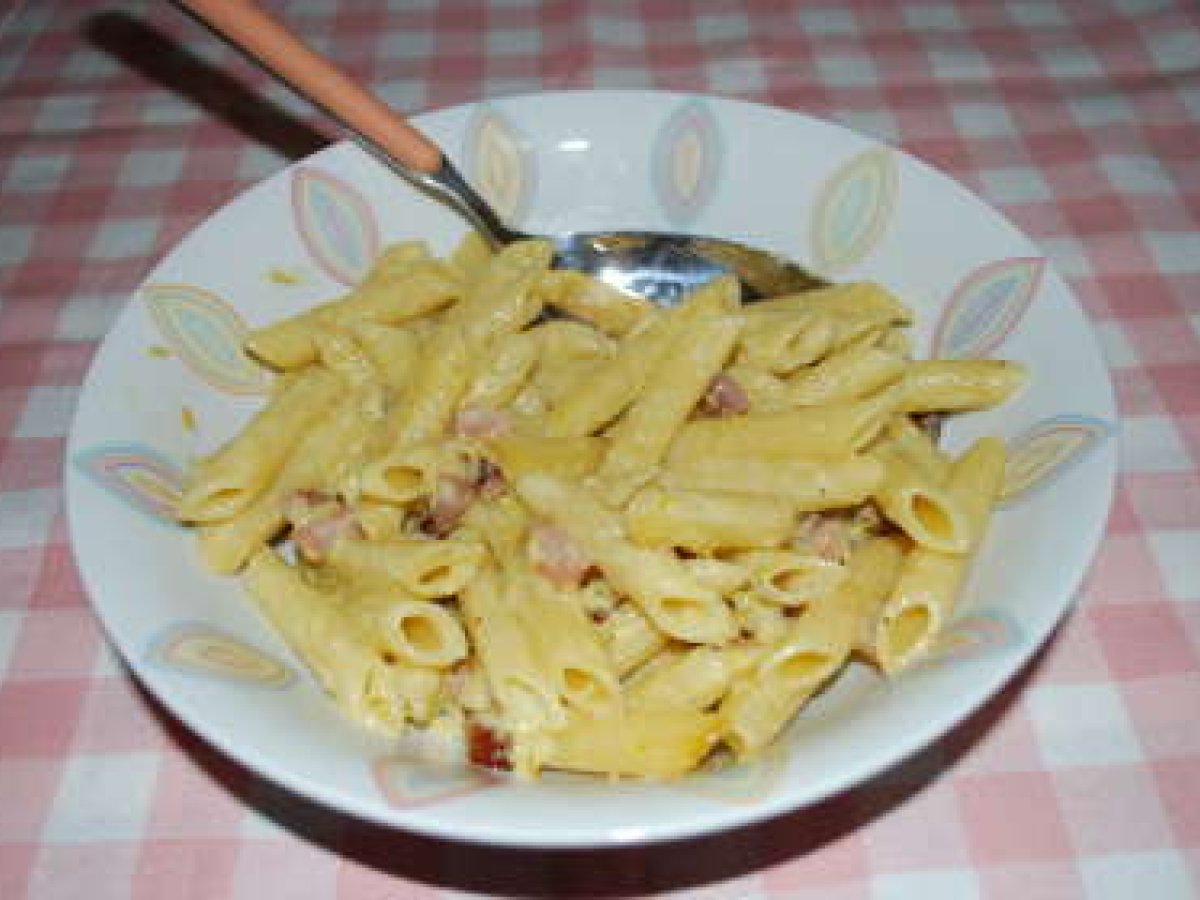 MACCHERONI ALLO SPECK E SALSA DI PORRO