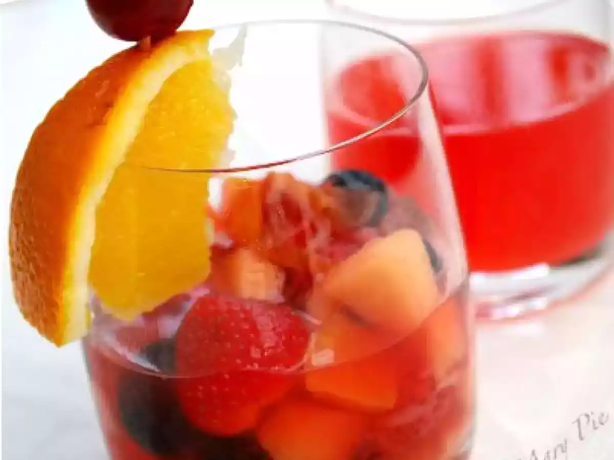 Macedonia di frutta in Sangria bianca di sidro