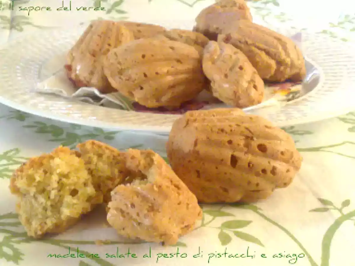 MADELEINE SALATE AL PESTO DI PISTACCHI E ASIAGO