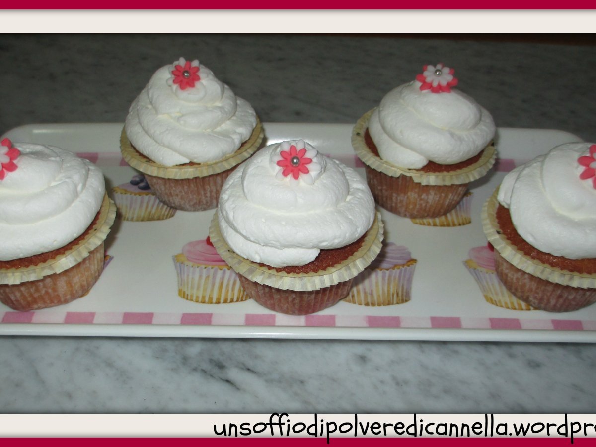 MAGNOLIA BAKERY VANILLA CUPCAKES - foto 2