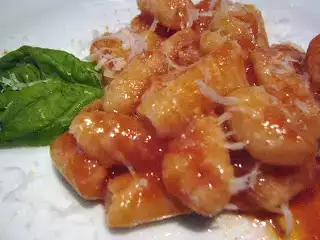 Malloreddus freschi, pomodoro e pecorino