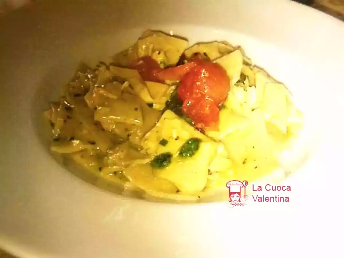 Maltagliati con pesto di carciofi, rana pescatrice e vongole