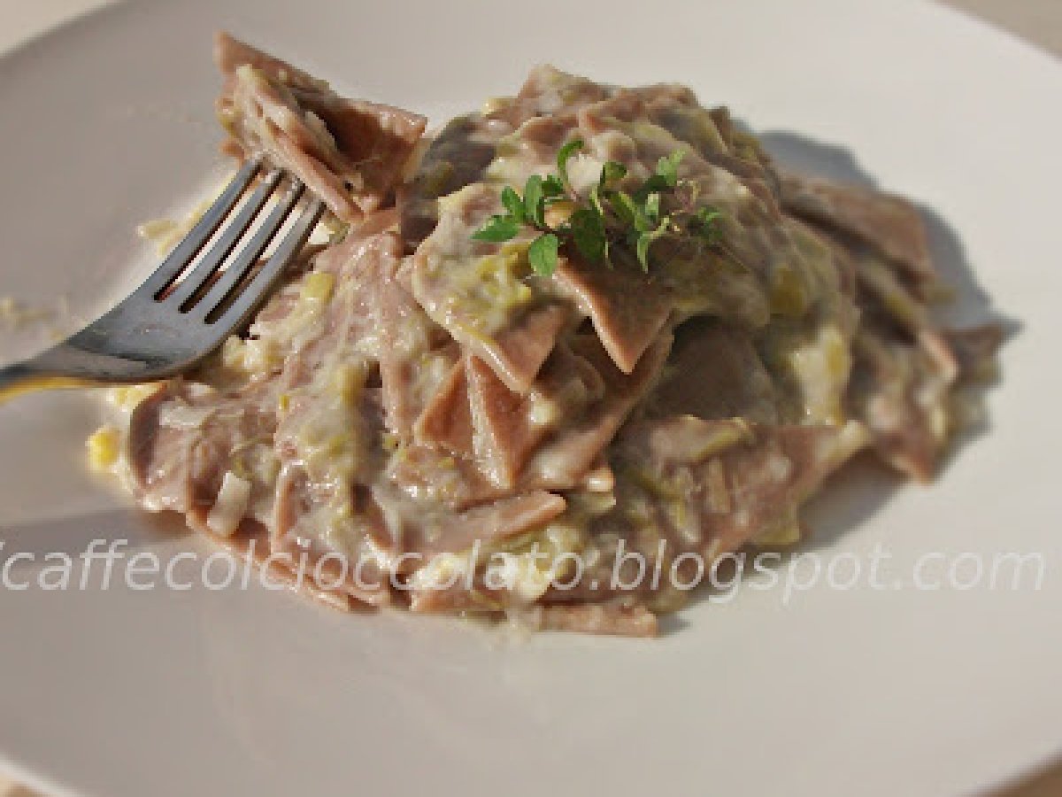 Maltagliati di farina di castagne con salsa di porri