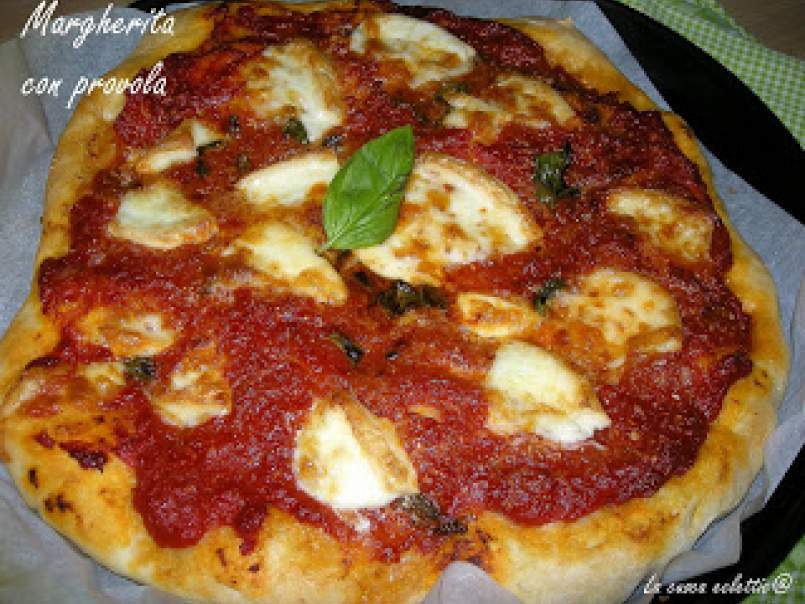 Margherita con provola, e pizza provola, prosciutto e rosmarino - foto 2