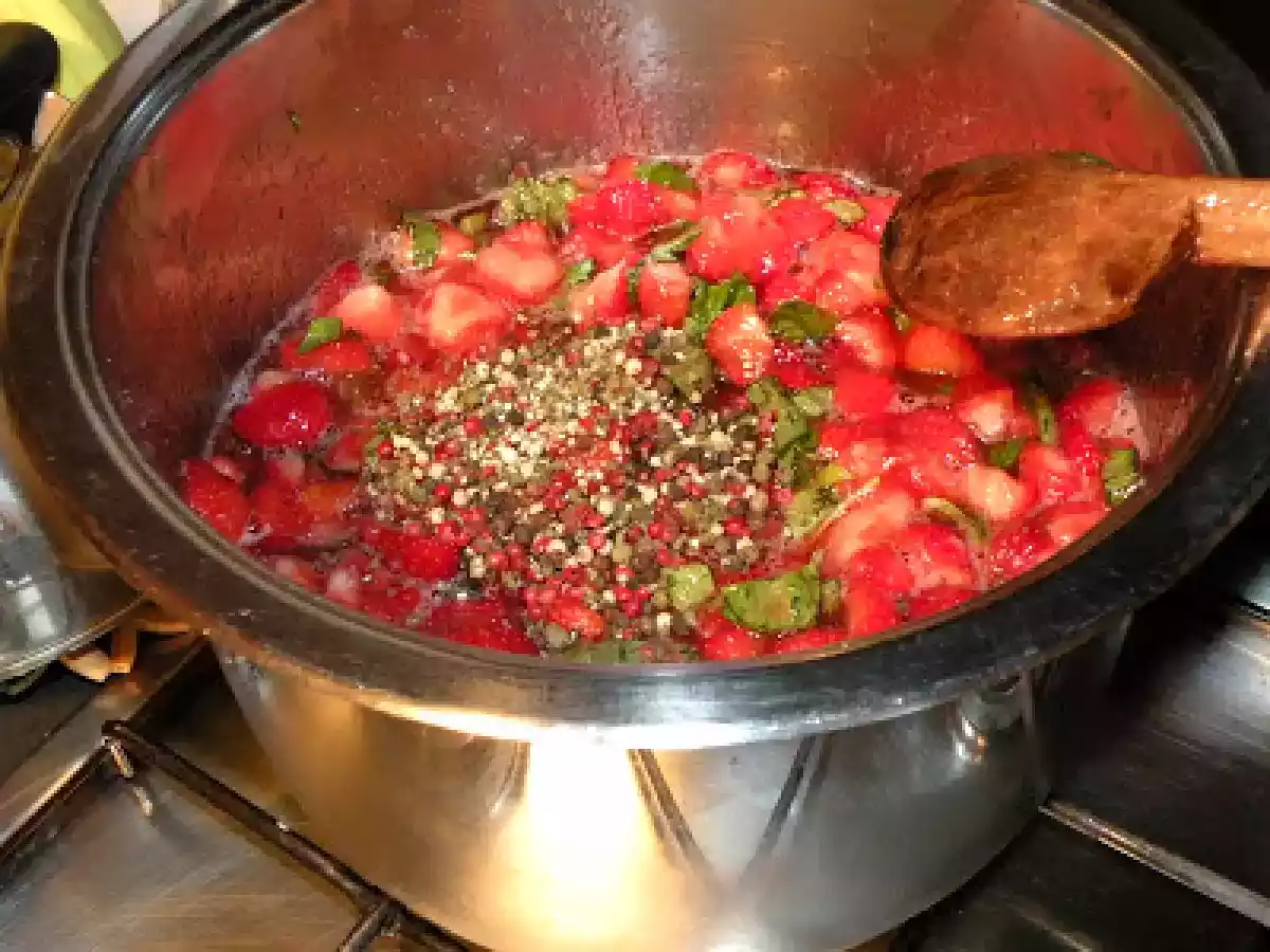Marmellata alle fragole, basilico e fantasia di pepe - foto 3