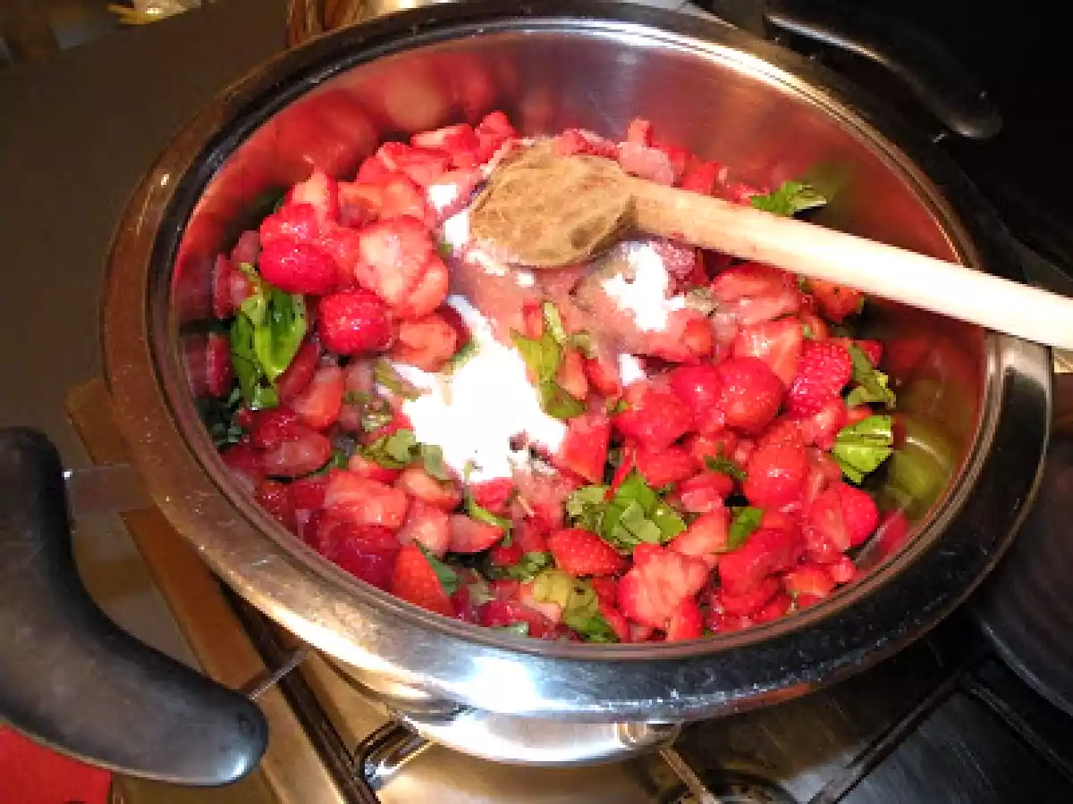 Marmellata alle fragole, basilico e fantasia di pepe - foto 5