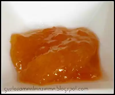 Marmellata di albicocche ananas e zenzero