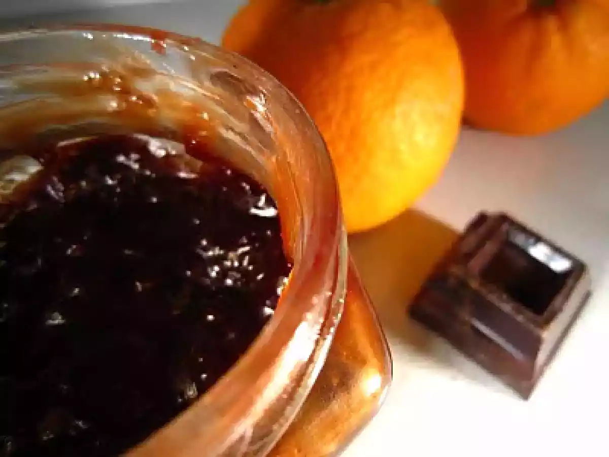 Marmellata di arance e cioccolato fondente