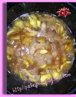 Marmellata di fichi, pere e granella di nocciole