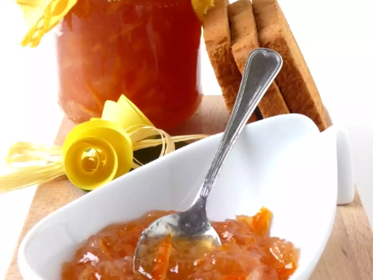 Marmellata di limoni, mele e scorzette di arancia