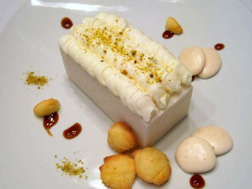 Marshmallow alla mela con ganache al cioccolato bianco, sablè e meringhe, foto 1