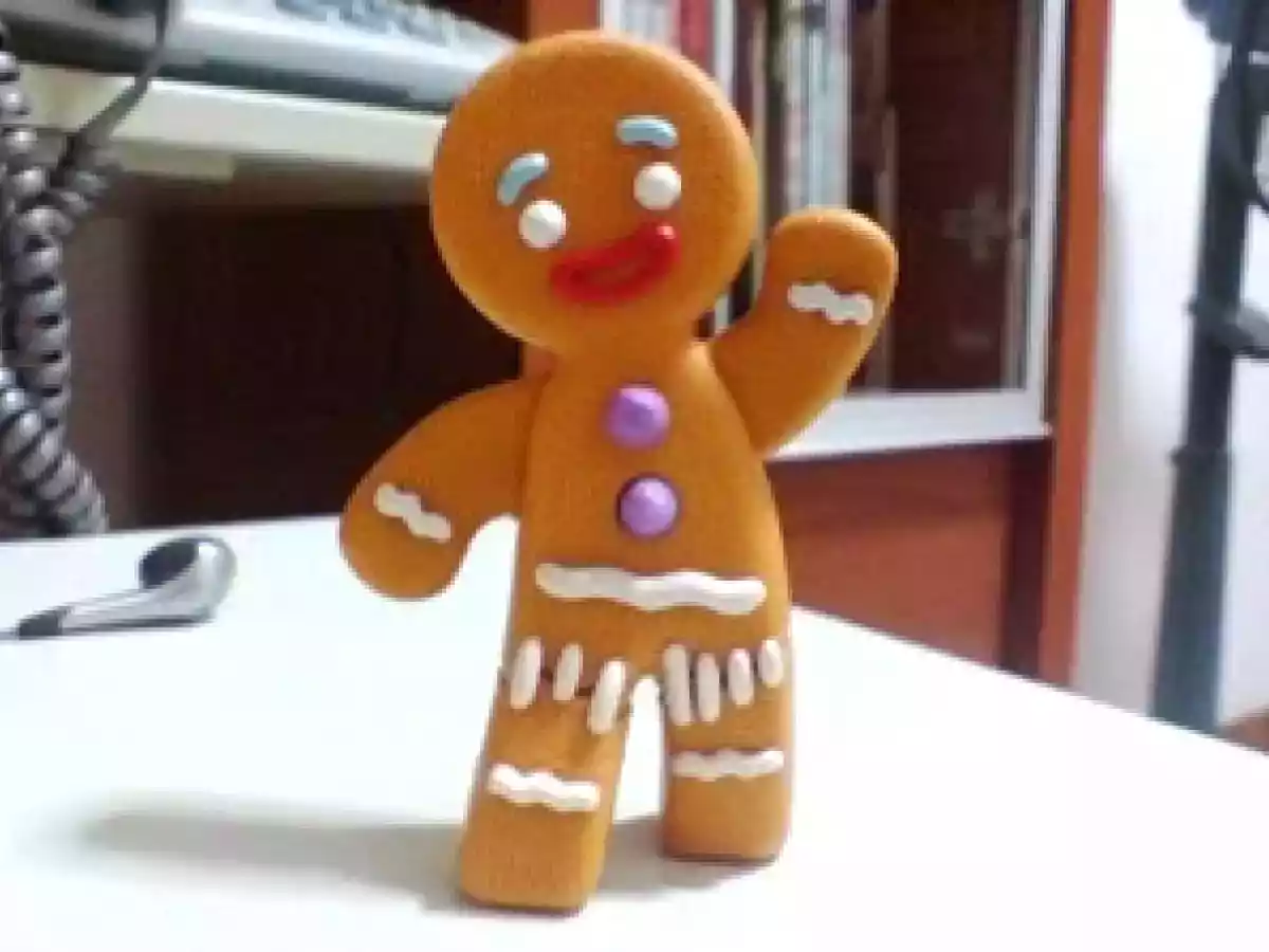 Marzapane consistente preparazione dolciaria fatta di pasta di mandorle.