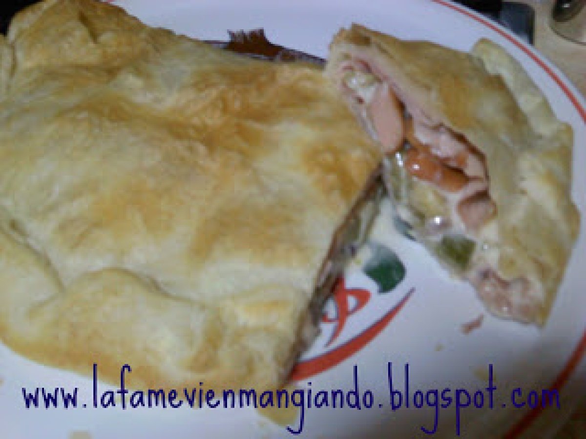 Maxi calzone di pasta sfoglia