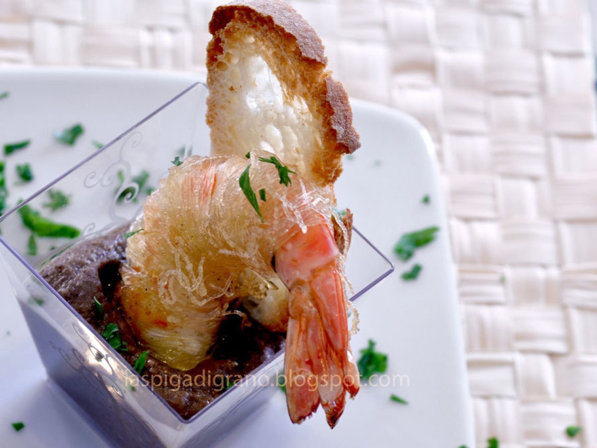 Mazzancolle su crema di ceci viola