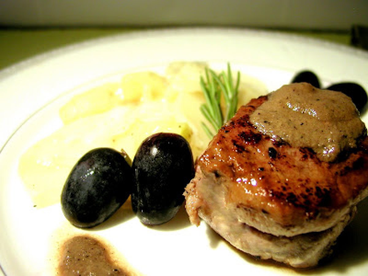 Medaglioni di filetto di maiale all'uva