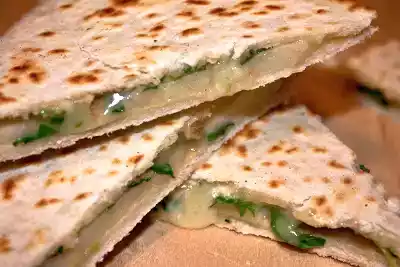 Mela e brie... in una piadina... per cena senza prendersi troppo sul serio...