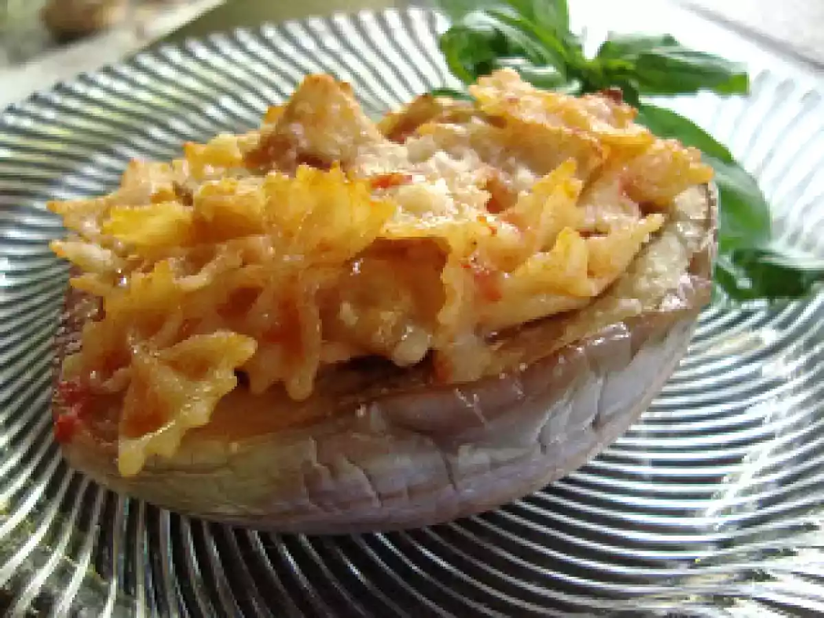 Melanzane a barchetta ripieni di pasta