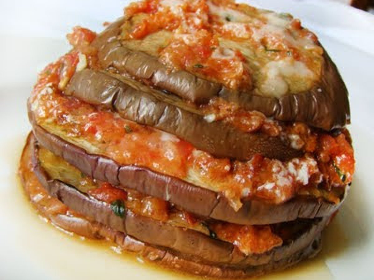 MELANZANE A STRATI CON POMODORO E MOZZARELLA