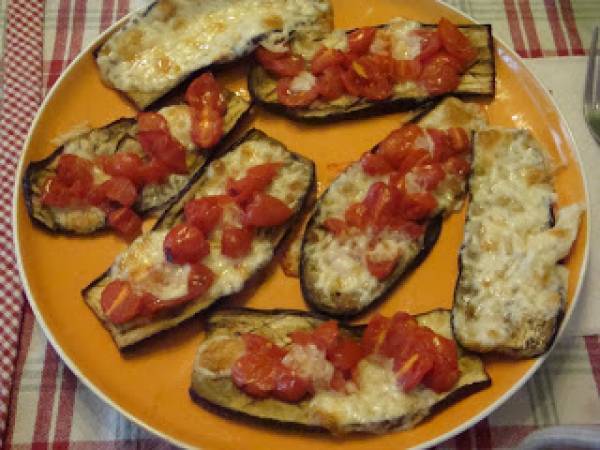 Melanzane al forno con pomodorini e scamorza