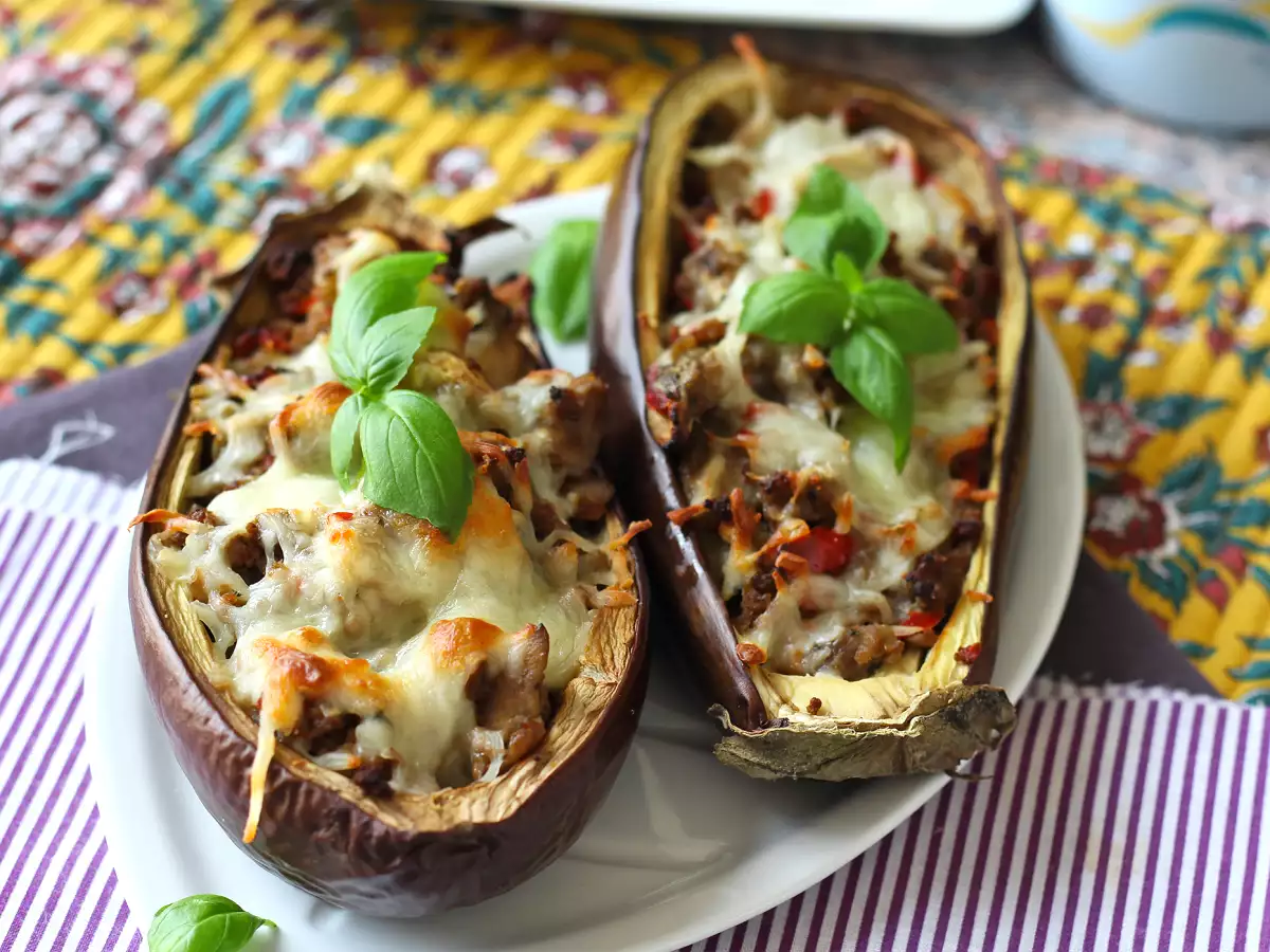 Melanzane ripiene con mozzarella gratinata: la ricetta facile e saporita da provare subito - foto 3