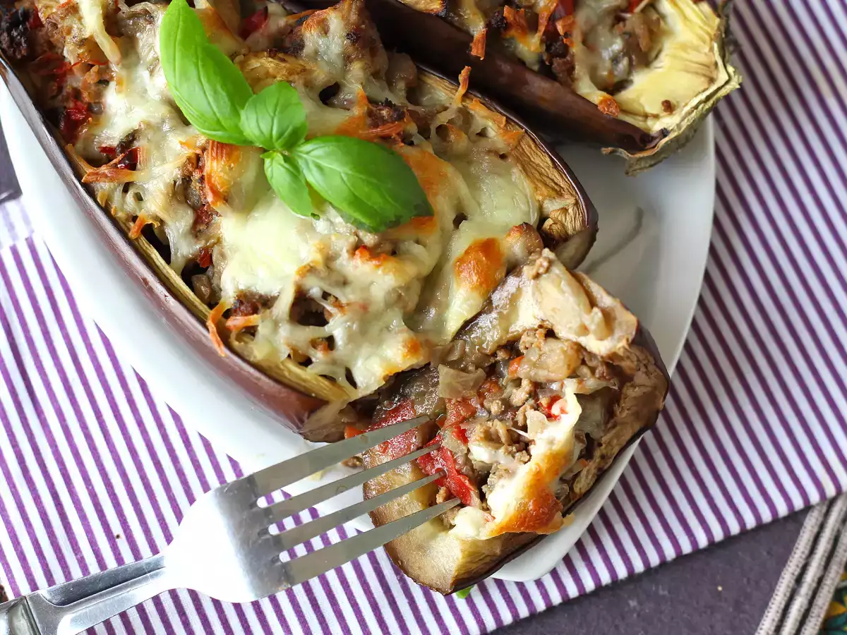 Melanzane ripiene con mozzarella gratinata: la ricetta facile e saporita da provare subito - foto 4