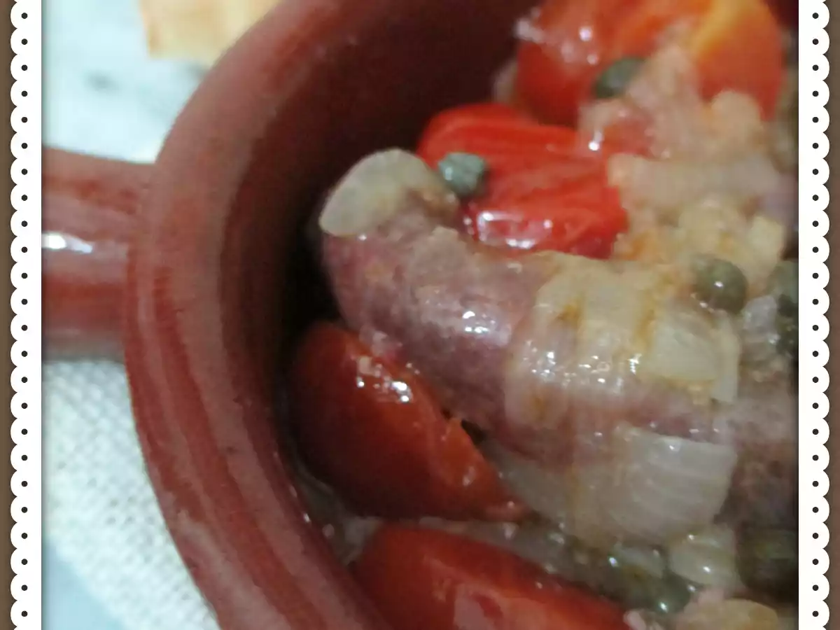 MERGUEZ AUX OIGNONS ROUGES ET CÂPRES