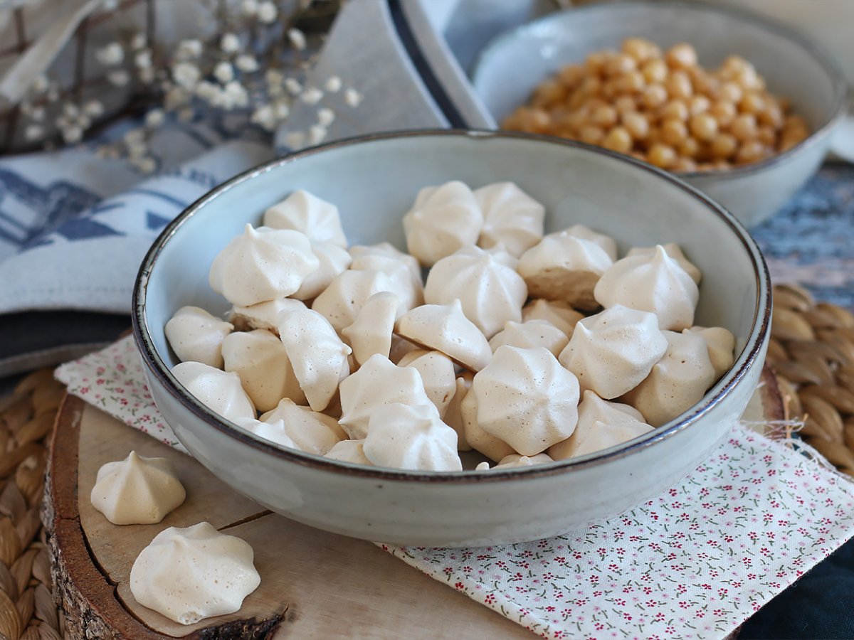 Meringhe vegane all'aquafaba