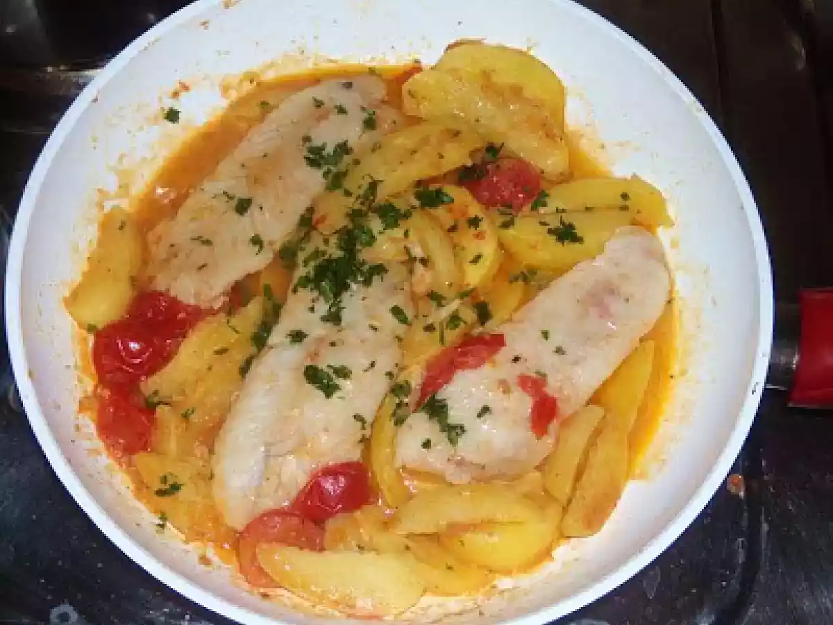 Merluzzo in padella con patate e pomodoro