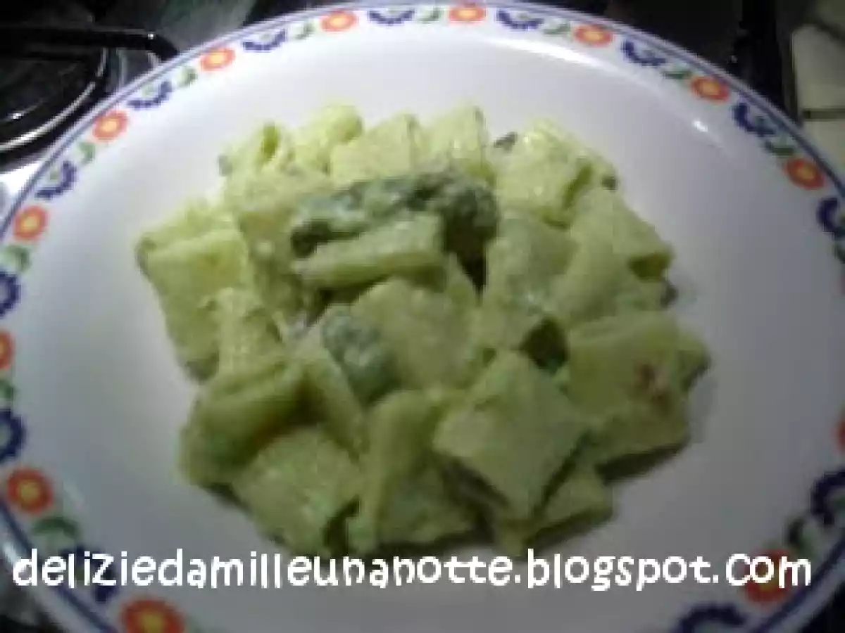 MEZZE MANICHE CON ASPARAGI E SALSICCIA