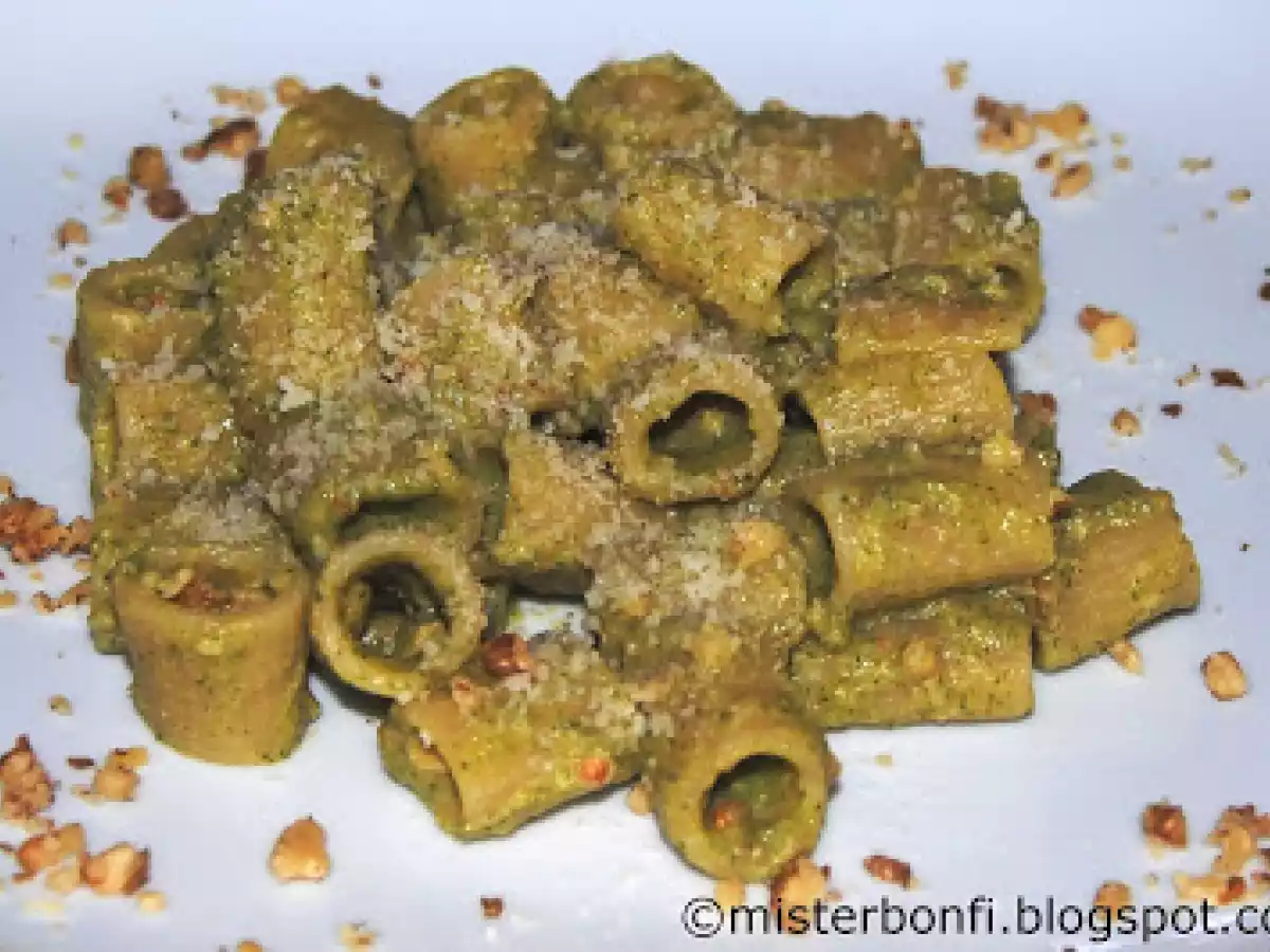 Mezze maniche con crema di zucchine e noci