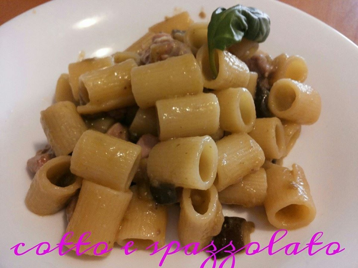 Mezze maniche tonno fresco e melanzane
