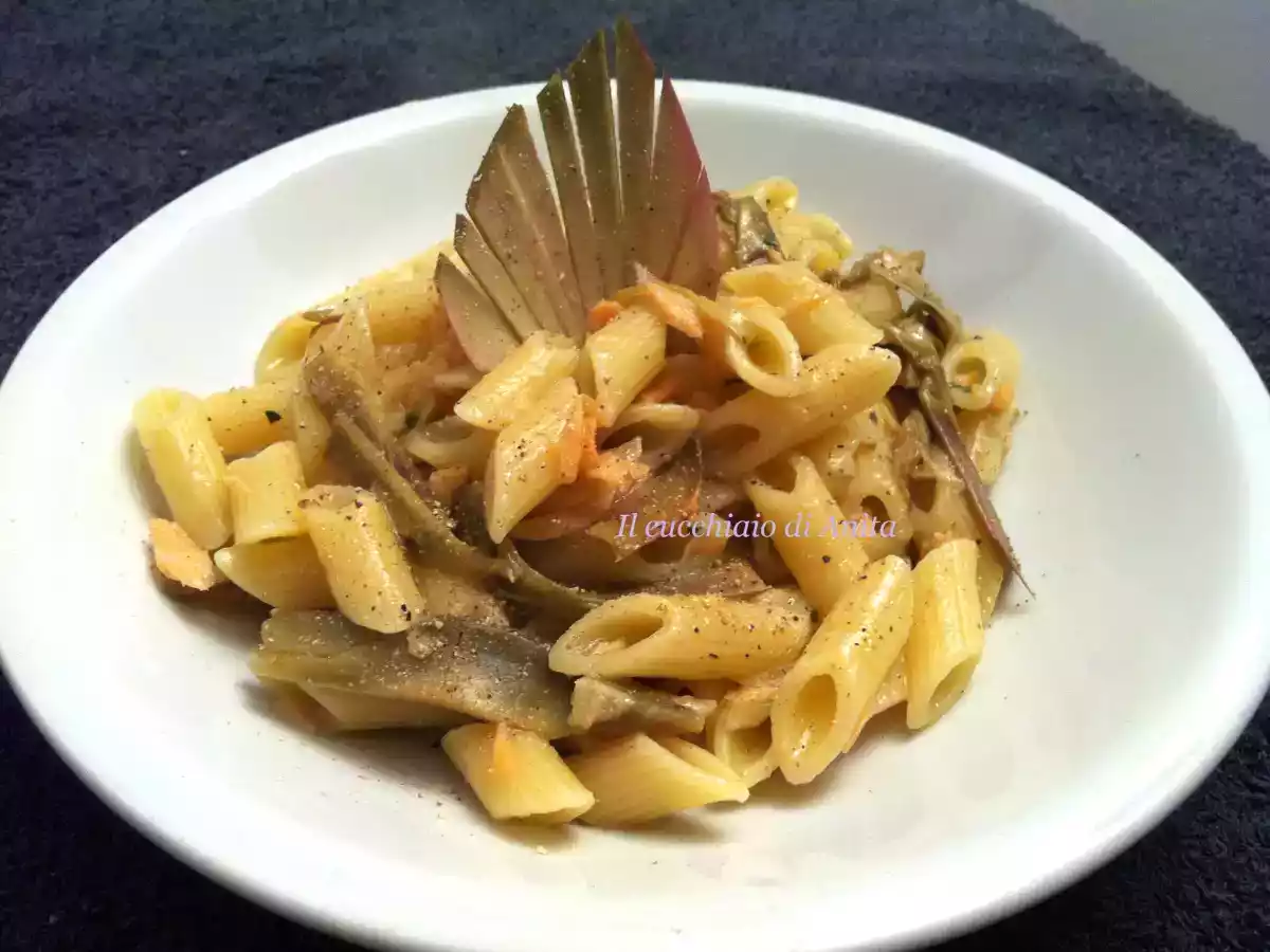 Mezze penne al salmone affumicato e carciofi