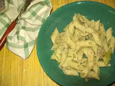 Mezze penne con broccoletti e tonno
