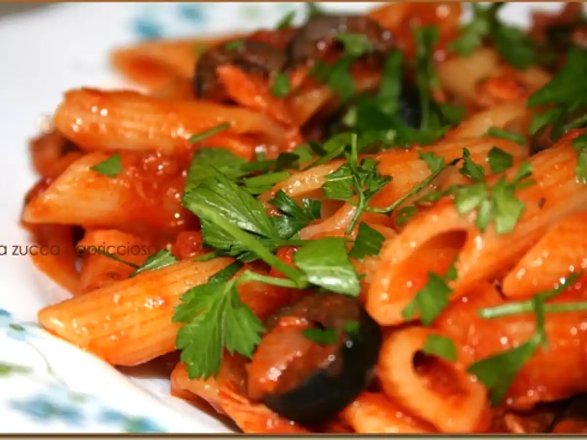 Mezze penne tonno e olive nere