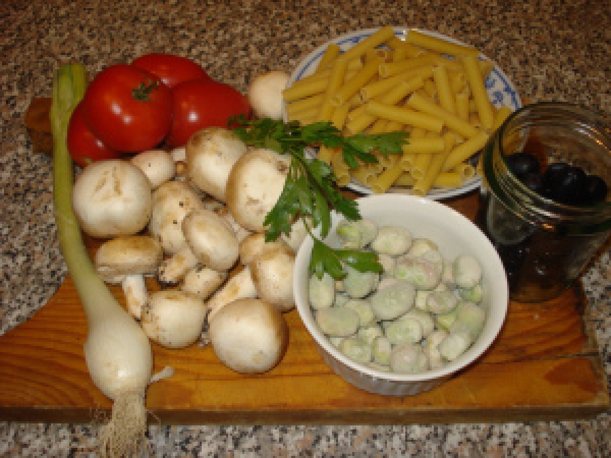 Mezze zite alla puttanesca di fave e funghi - foto 5