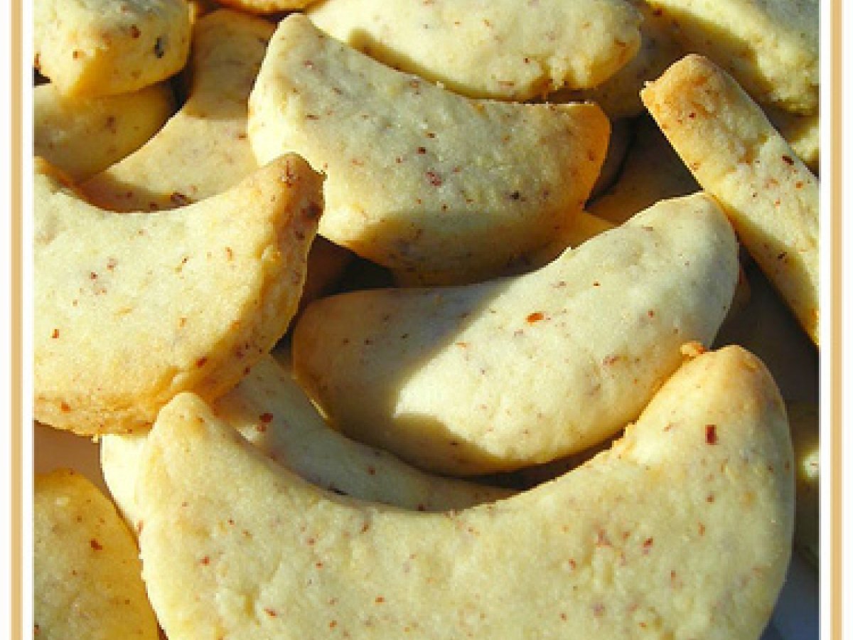 MEZZELUNE FRIABILI DI NOCCIOLE E VANIGLIA (ricetta Kipferl alla vaniglia)