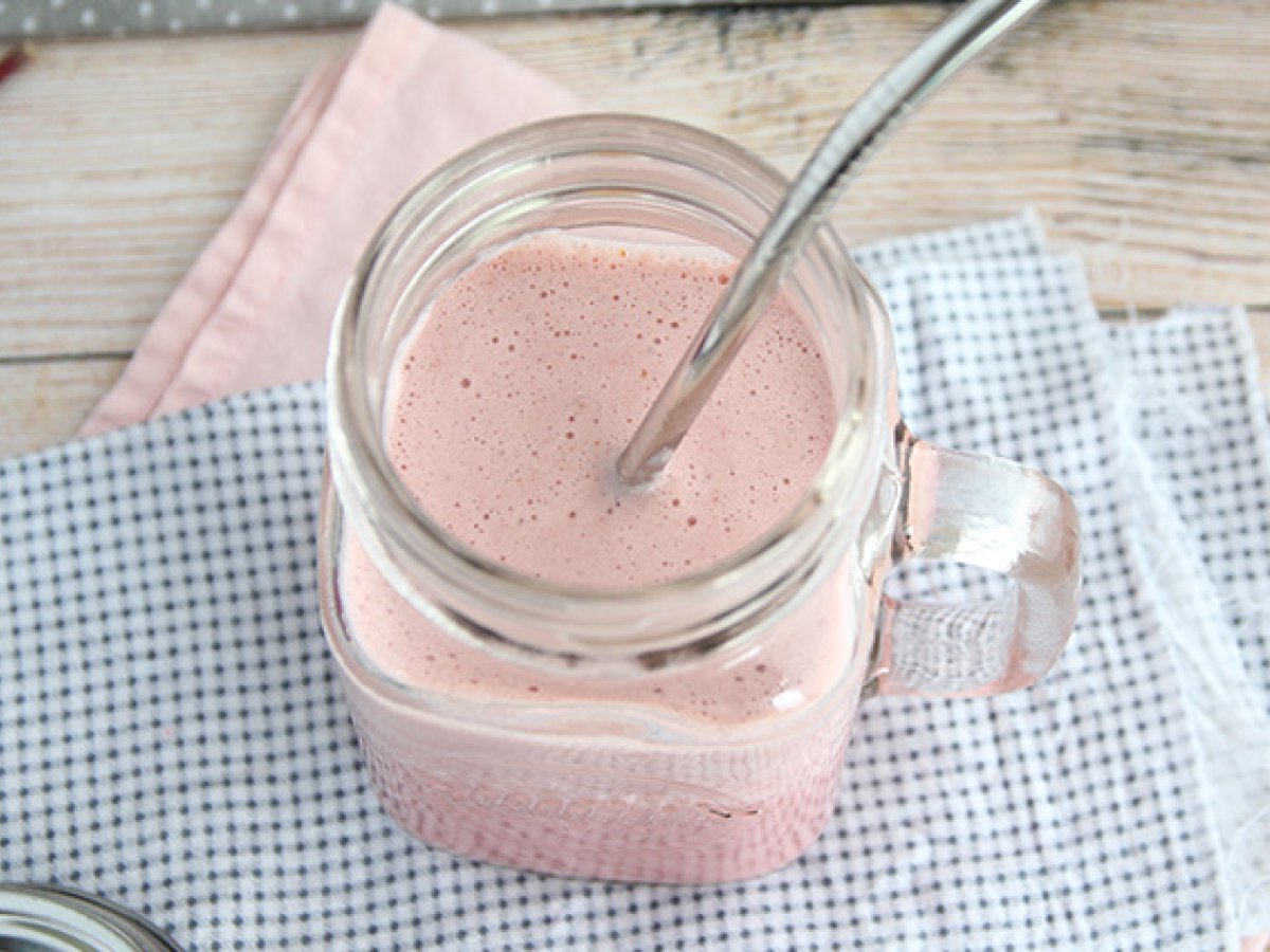 Milkshake vegano ai frutti rossi - foto 3