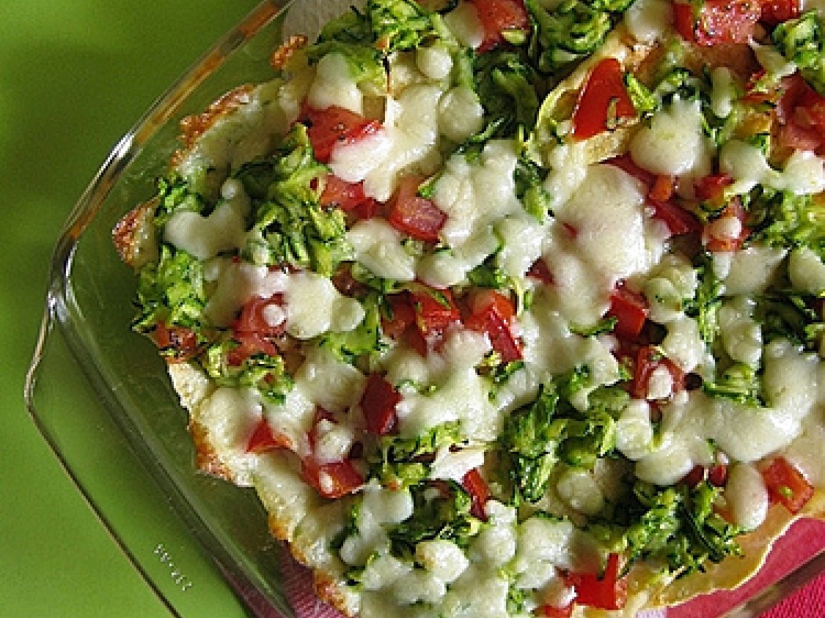 Millefoglie di carasau con zucchine, pomodori e scamorza