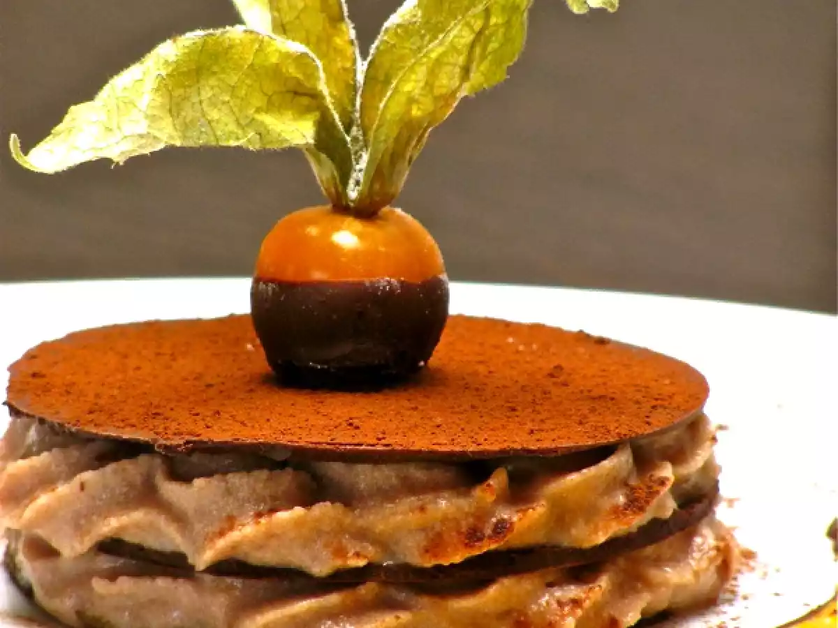 Millefoglie di cioccolato con mousse di castagne e salsa di cachi