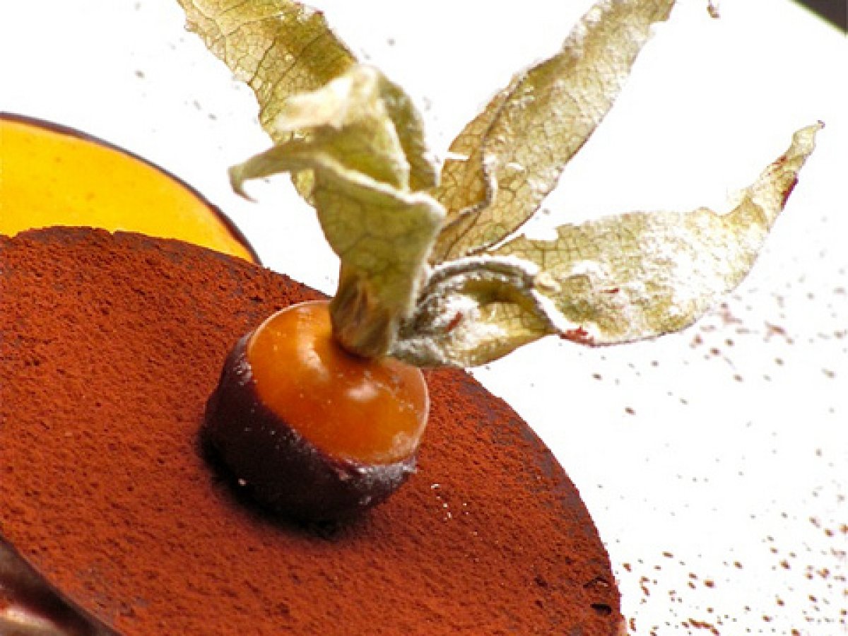 Millefoglie di cioccolato con mousse di castagne e salsa di cachi - foto 2