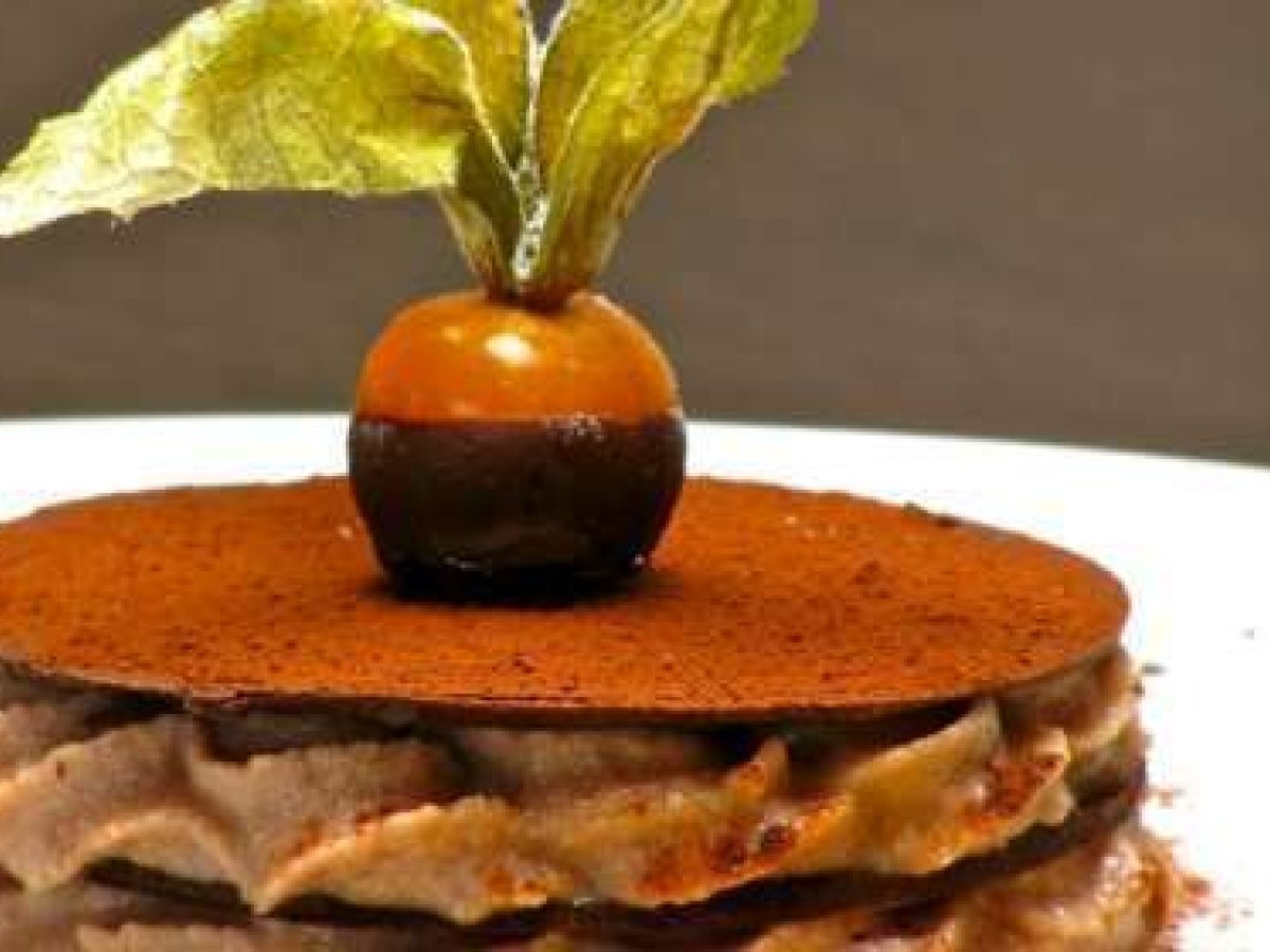 Millefoglie di cioccolato con mousse di castagne, salsa di cachi