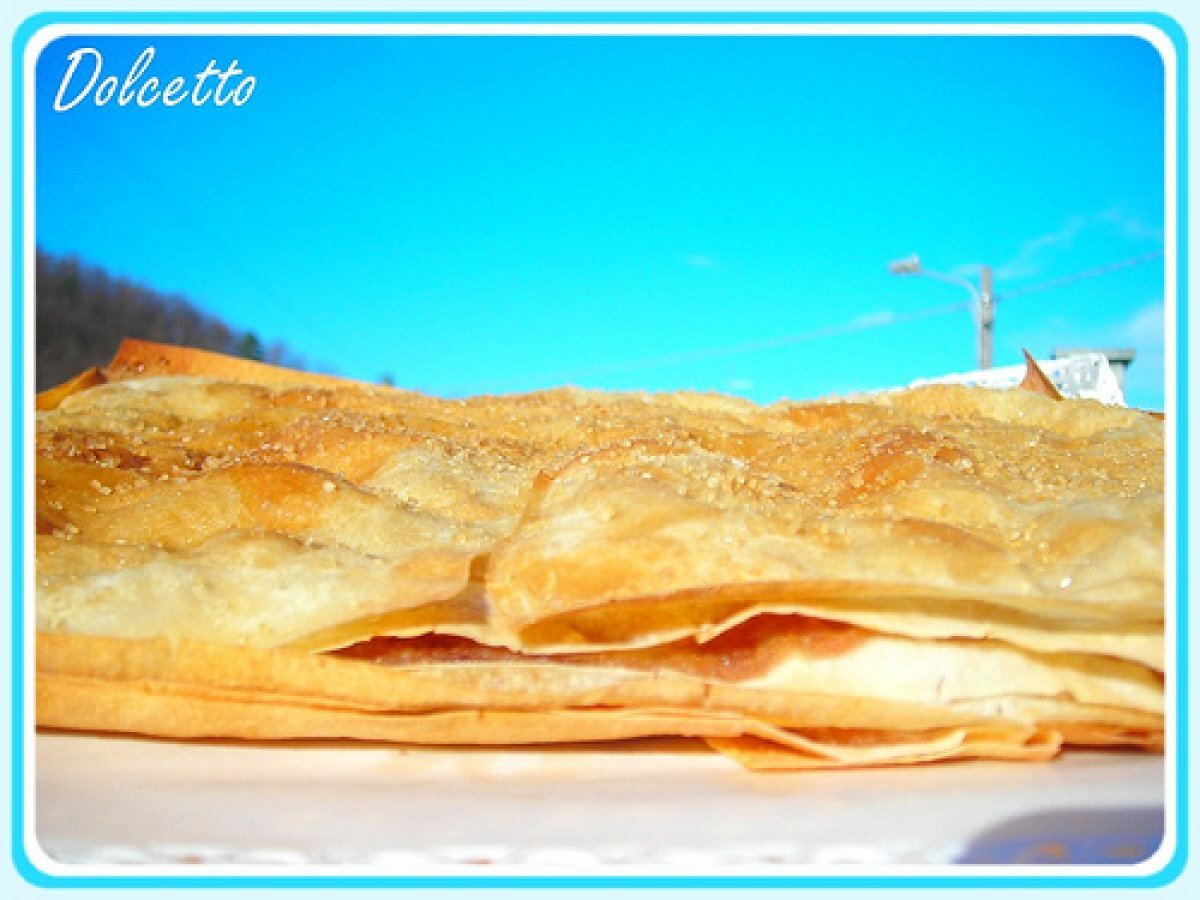 MILLEFOGLIE DI PASTA FILLO CON MELE, BISCOTTI E CONFETTURA DI MIRTILLI - foto 2