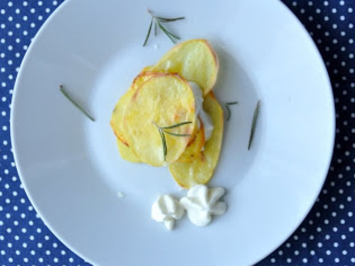 Millefoglie di patate e rosmarino con spuma di gorgonzola