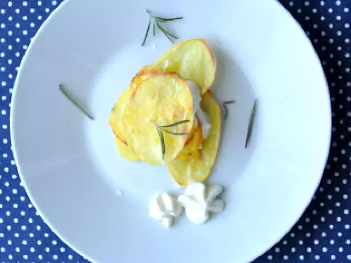 Millefoglie di patate e rosmarino con spuma di gorgonzola