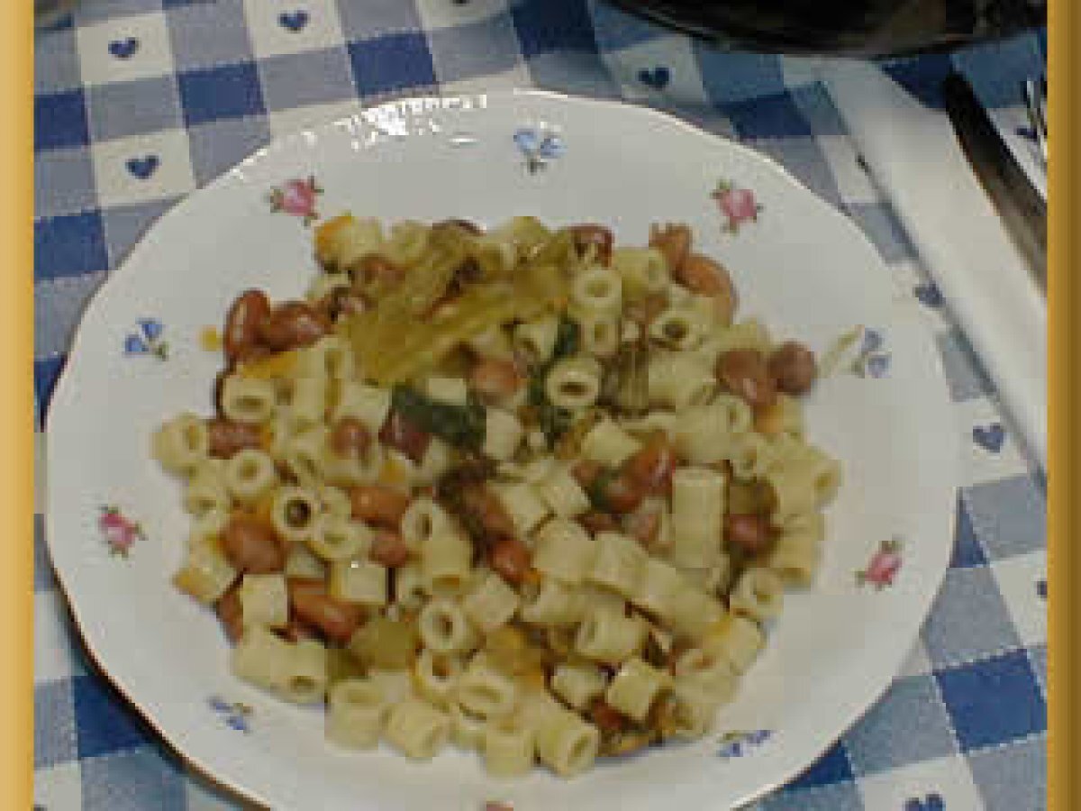 Minestra con fagioli e lattuga