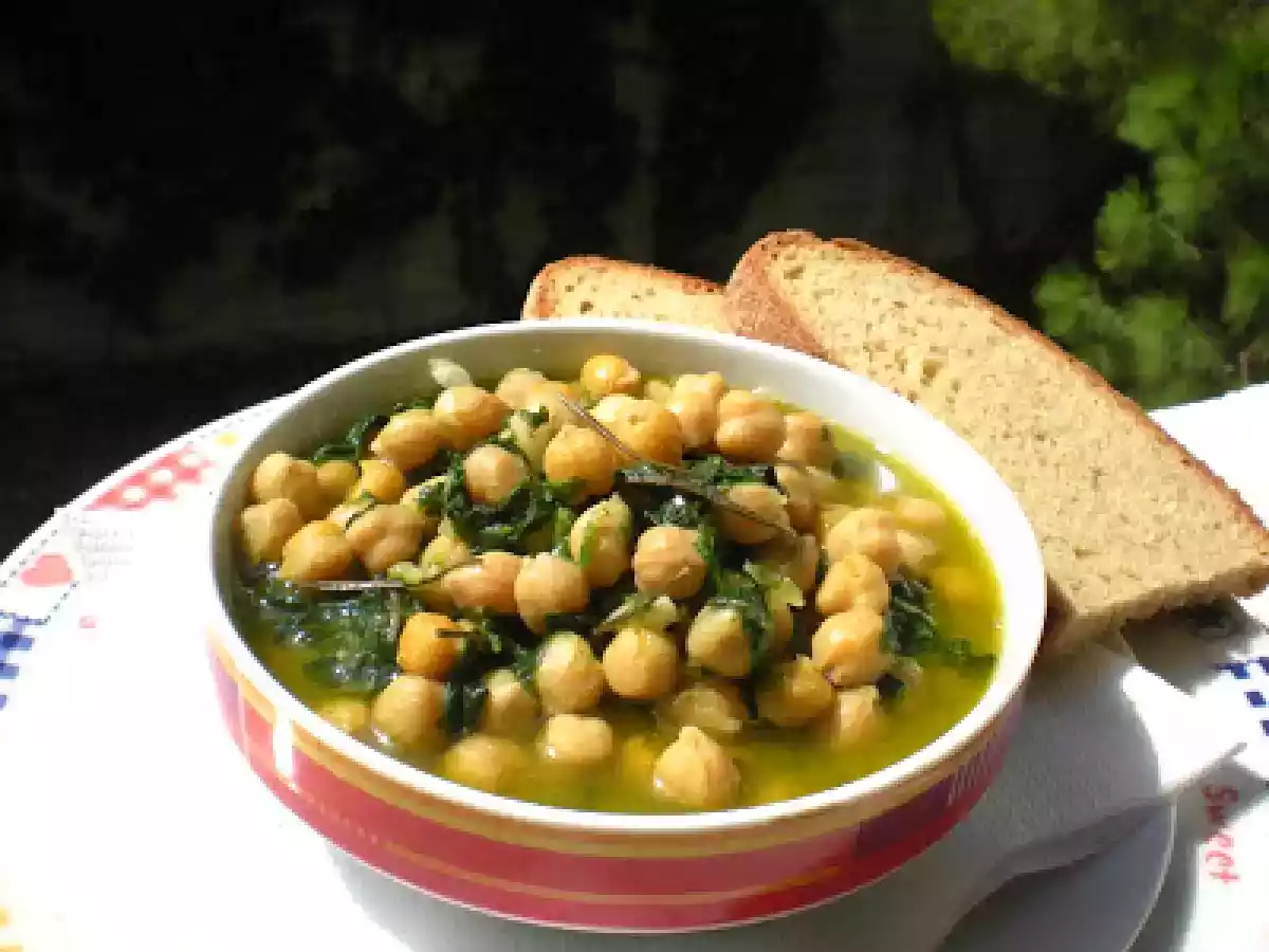 Minestra di Ceci e Spinaci profumata al Rosmarino