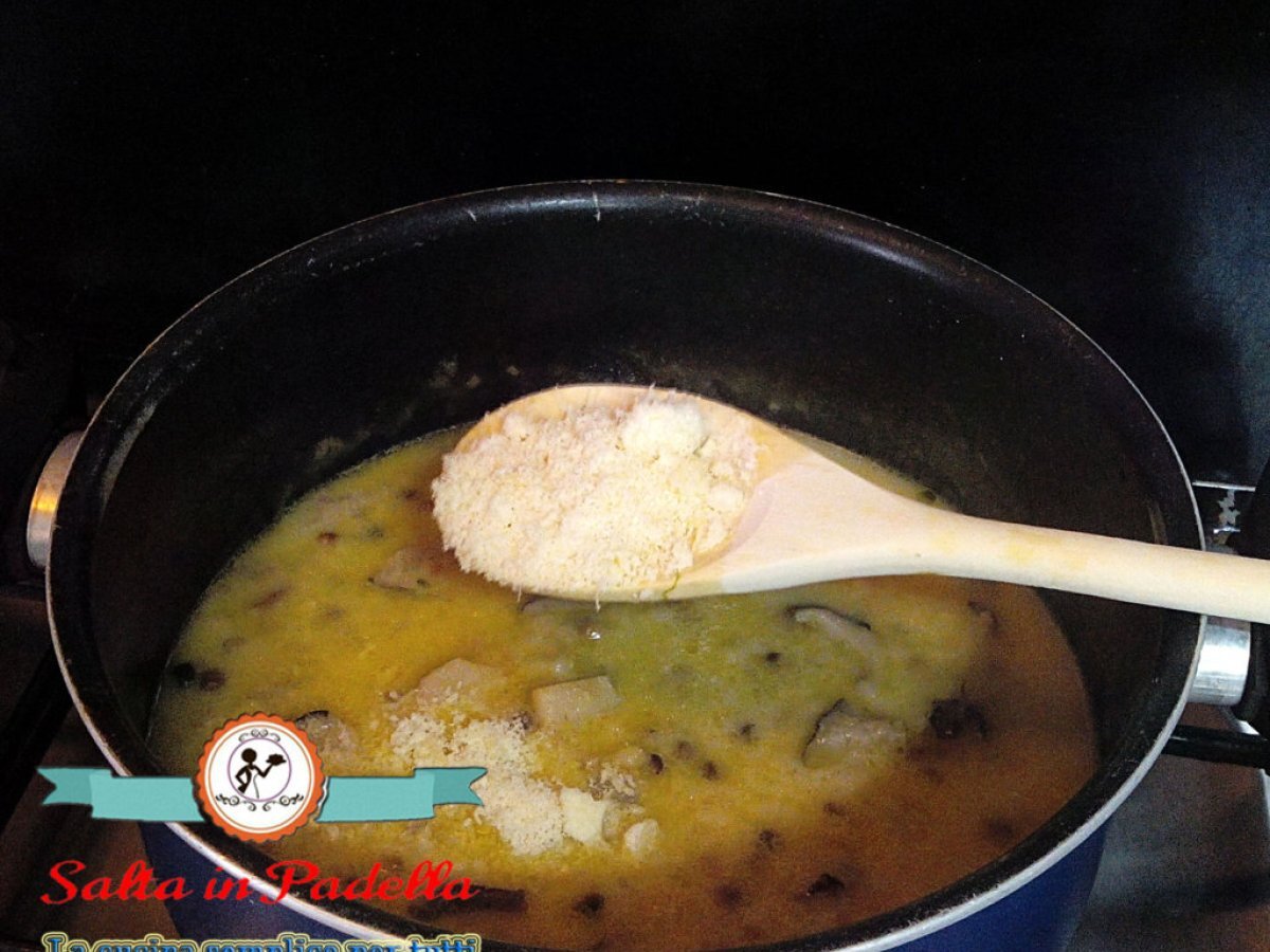 Minestra di Fregola con funghi Cardoncelli