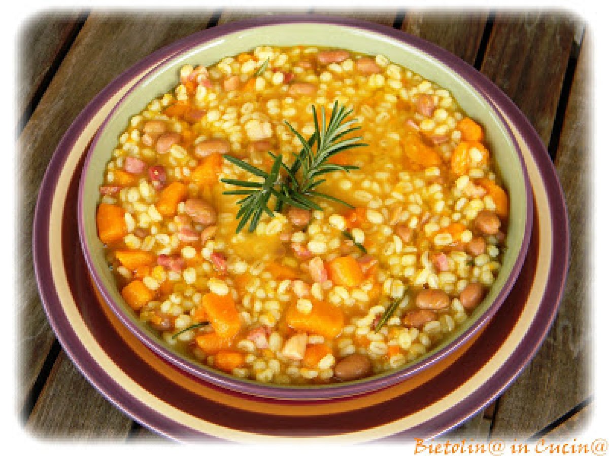 MINESTRA di ORZO con ZUCCA, PANCETTA e FAGIOLI BORLOTTI