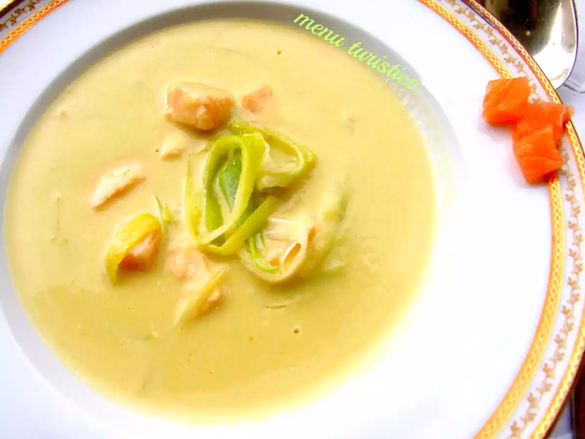 Minestra di porri al wasabi con dadini di salmone