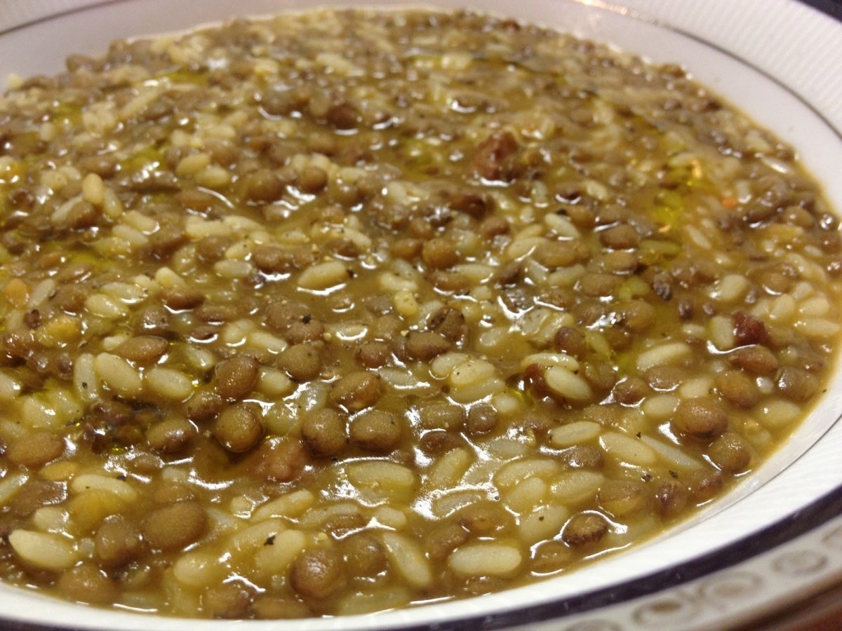 Minestra di riso, lenticchie e pancetta